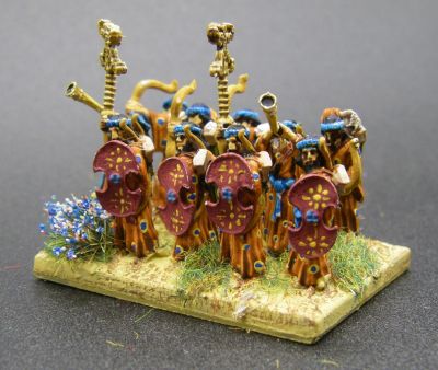 Apple Bearers in Ceremonial Dress
The front ranks are the Command pack of Immortals in Ceremonial dress, with a few archers shoehorned in behind them
