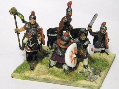 Late Roman Generals
Using Essex, Magister Militum, LKM & Donnington figures
Essex pointing mounted officer
Donnington - foot officer with white shield
MM - other foot 
MM - mounted draco standard (staff drilled out and replaced with wire)
Keywords: EIR LIR