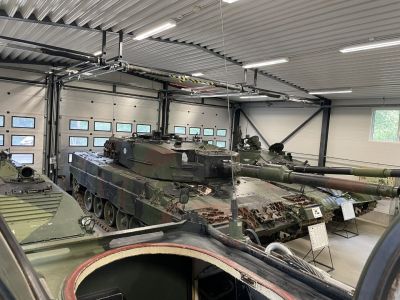 Leo 2
