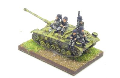 Pendraken StuG with long barrel, 
Arrowhead German tank riders added. StuG originally had short "infantry support" barrel but I lost it when stripping it down for a repaint!
